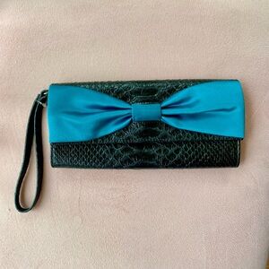 NWOT Liz Claiborne Clutch